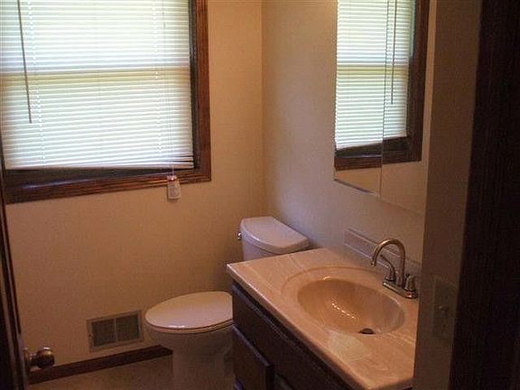 4th image of 929 102nd Ln NE
