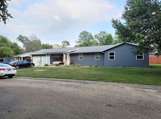 105 Duffy Pl, Salem, IL 62881