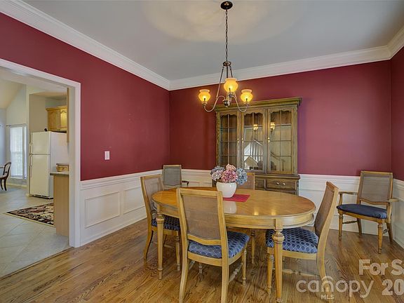 5th image of 11611 Knightsdale Dr