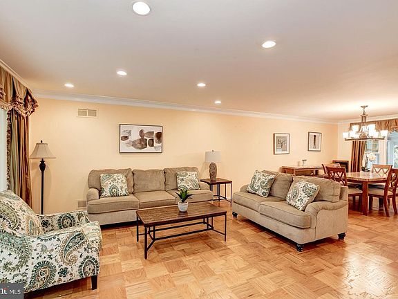 5th image of 8111 Cawdor Ct