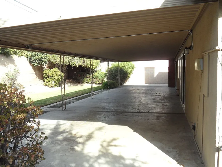 1241 E Diana Ave — Photo 32