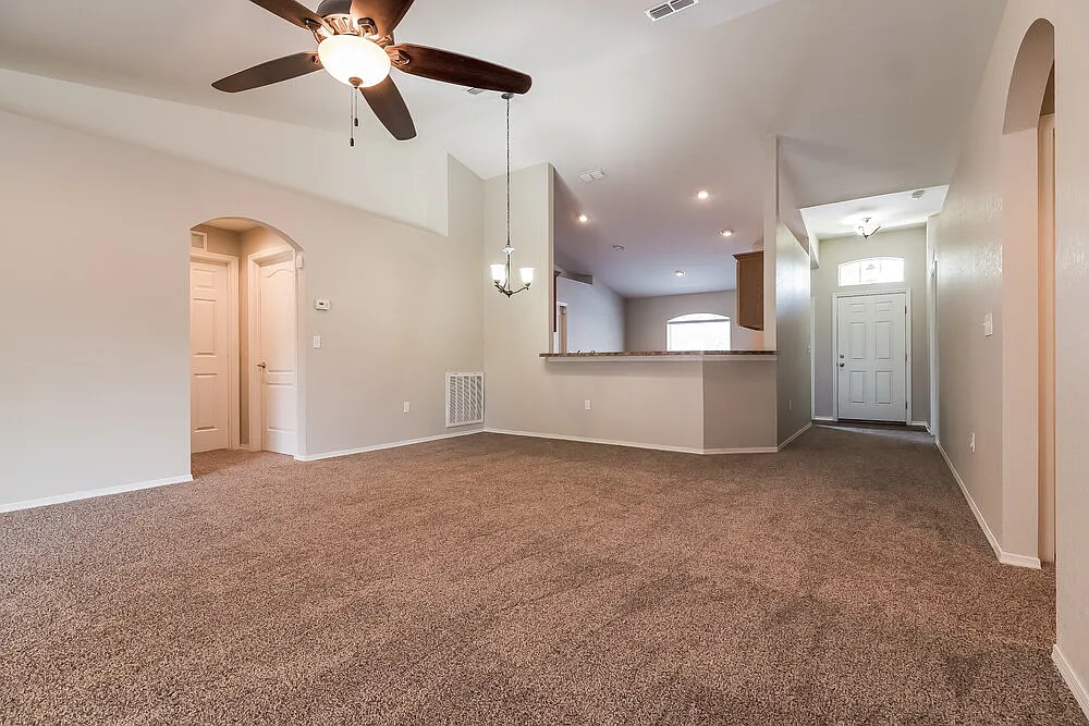 4 bed, 2.0 bath, 1711 sqft, $2,215 — Photo 2