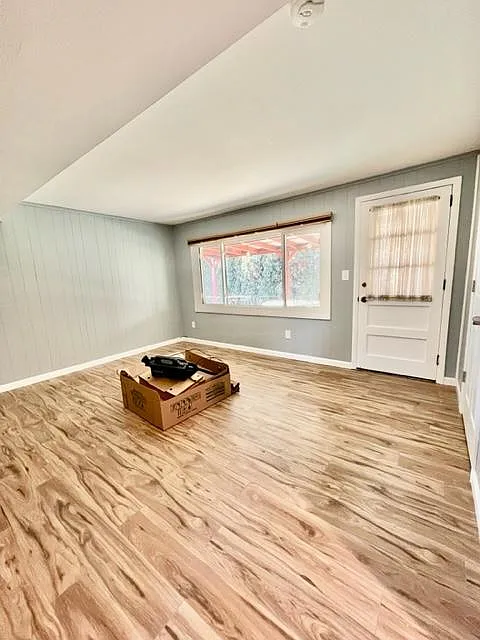 192 Samuel Rd — Photo 2