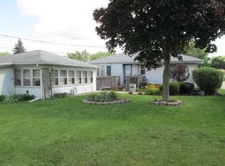 8216 W Tesch Ave, Greenfield, WI 53220