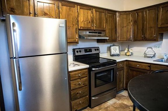 2nd image of 2203 Greenbriar Cir APT 3
