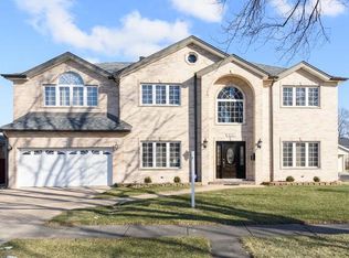 9237 Cameron Ln, Morton Grove, IL 60053
