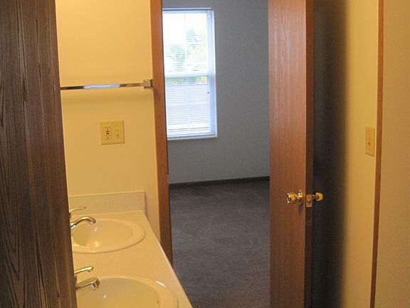 5th image of 115 Taylor Ave