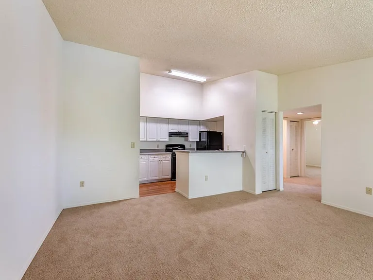 Worthington Apartments — Photo 16