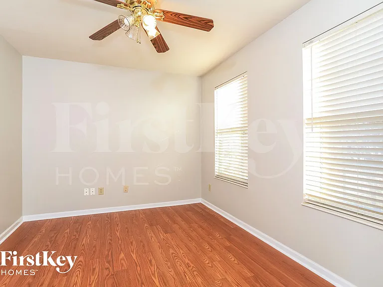 5158 Grandin Ridge Dr — Photo 10