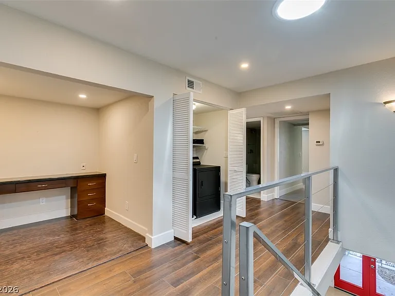 5046 Schumann Dr — Photo 24