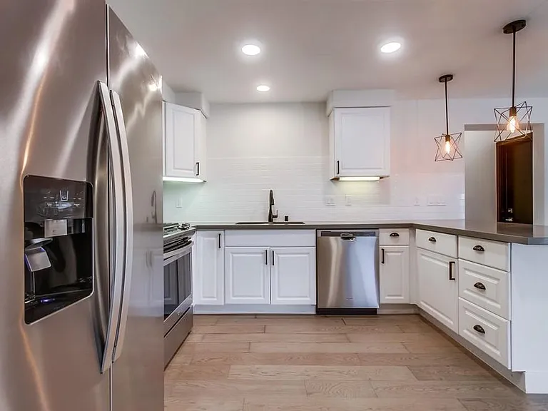 2550 Gregory Dr — Photo 20