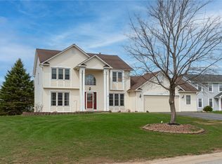 29 Cassandra Cir, Churchville, NY 14428
