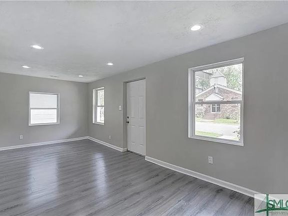 4th image of 747 E Waldburg St