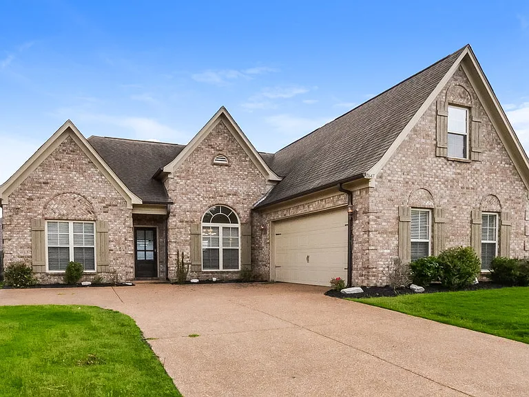 2647 Champion Hills Dr — Photo 4