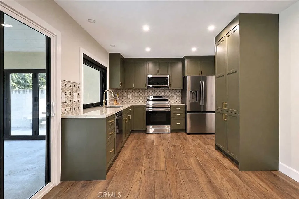 4 bed, 1864 sqft, $5,500 — Photo 2