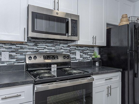 4th image of 1425 N Arapahoe St #321B