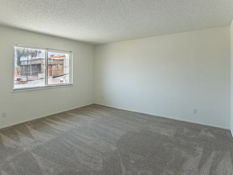 35 24th Ave #4 — Photo 3