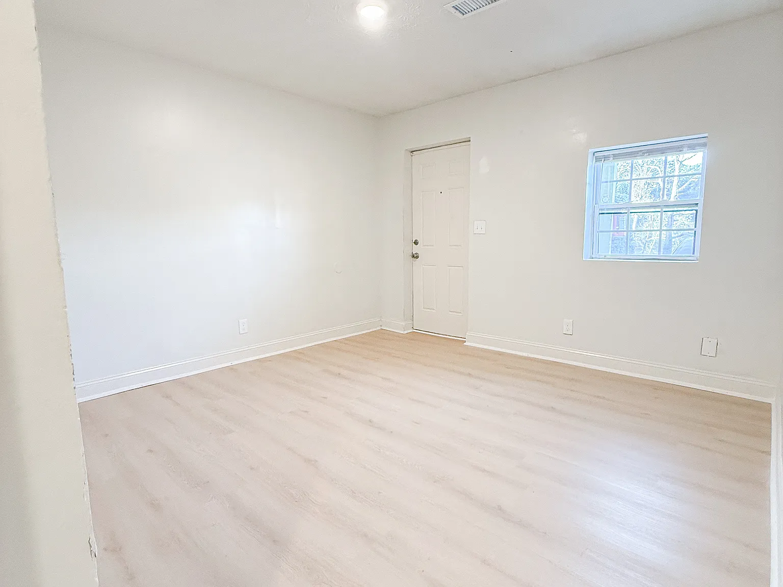 2 bed, 850 sqft, $1,249 — Photo 3