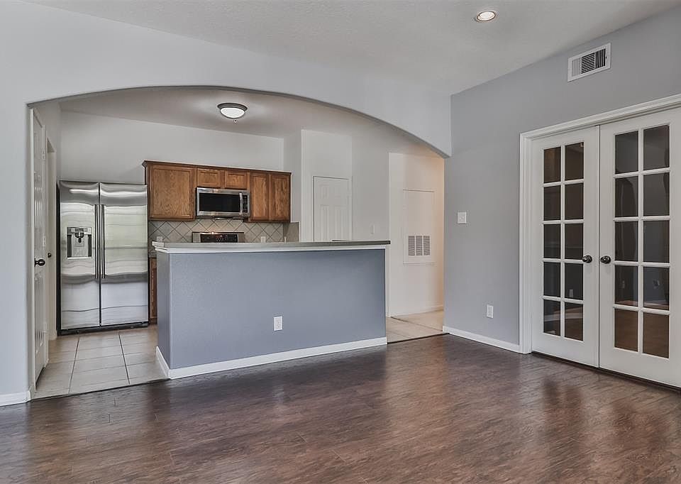 1st image of 6607 Lake Woodlands Dr APT 222