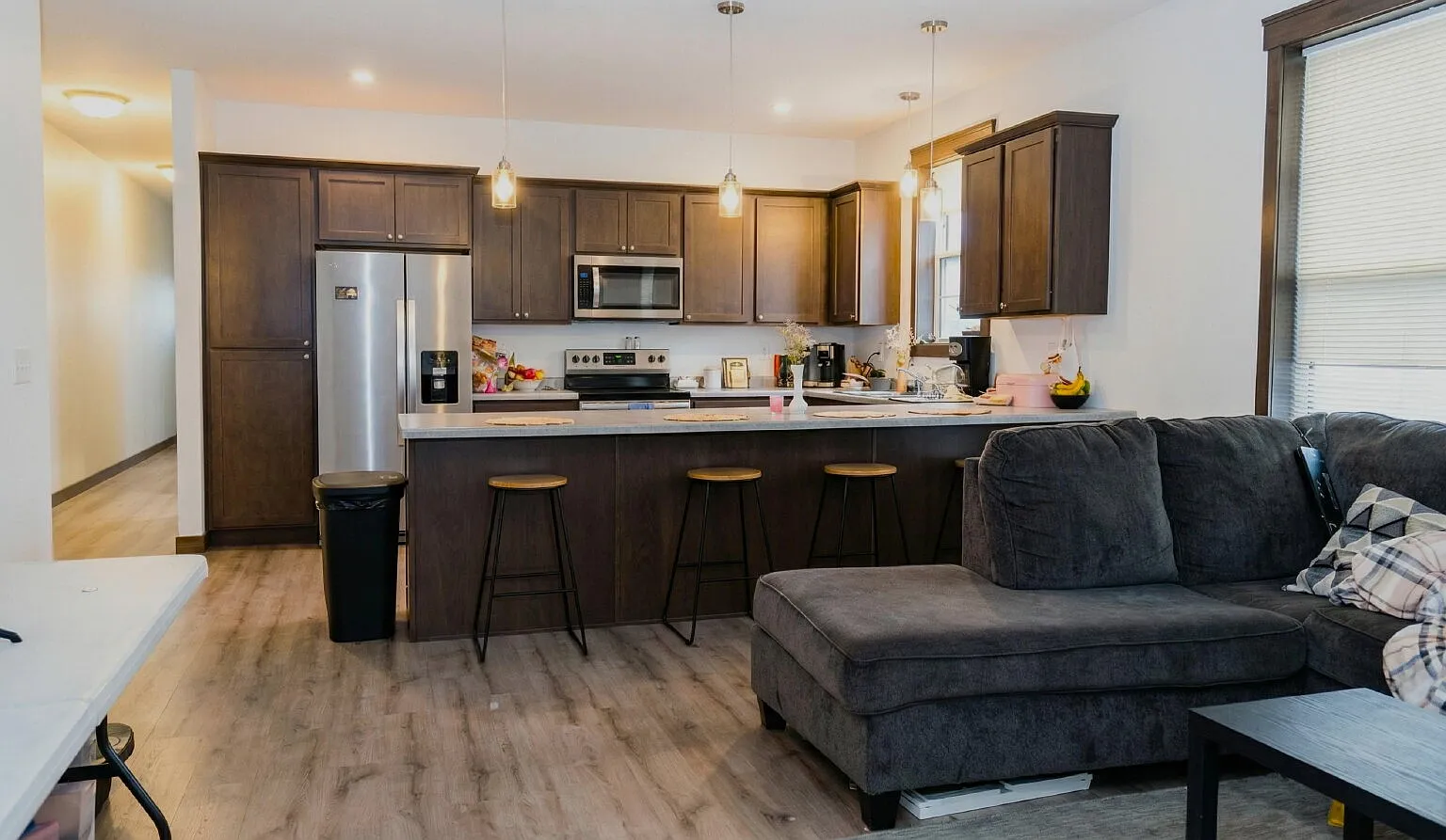 5 bed, 3.0 bath, 4480 sqft, $660 — Photo 3