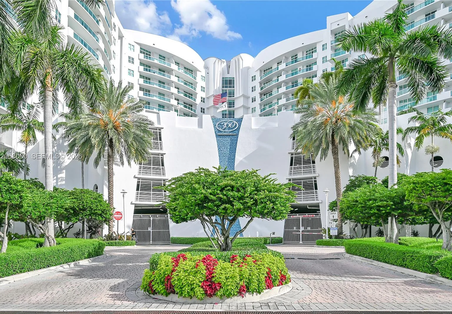360 Condo A — Photo 1