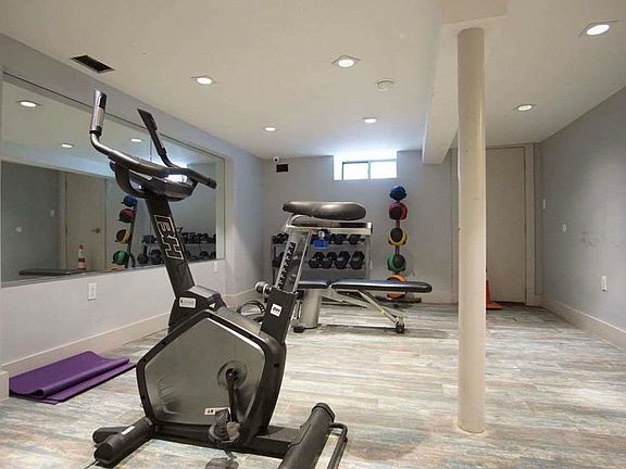 3rd image of 177 Wyckoff Ave APT 2