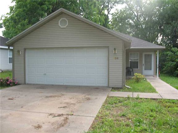 2nd image of 504 SE D St