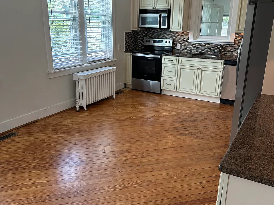 Eat-in Kitchen
