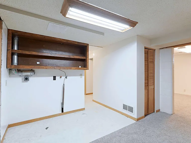 940 S 48th St — Photo 25