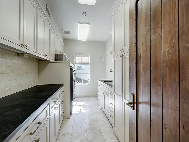 5610 Lynbrook Dr — Photo 41