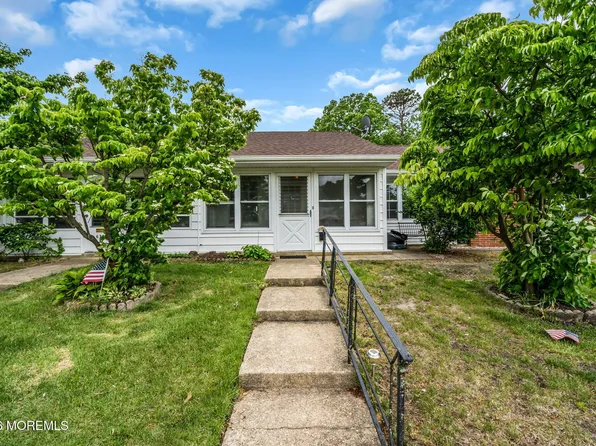 679B New Castle Court, Lakewood, NJ 08701