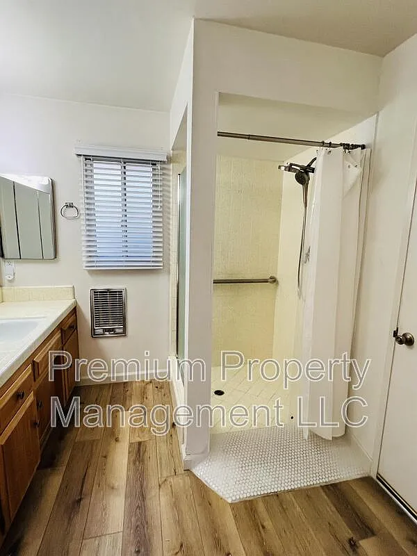 3 bed, 1.5 bath, 1780 sqft, $2,200 — Photo 3