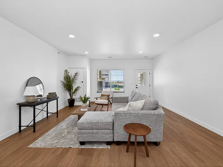 Autumn Townhomes — Photo 4