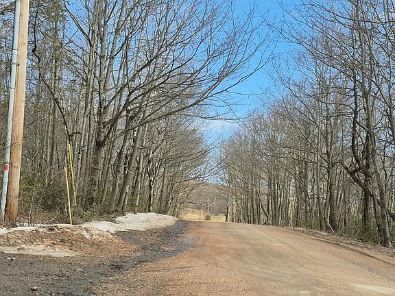 4th image of 439 Brace Brook Rd