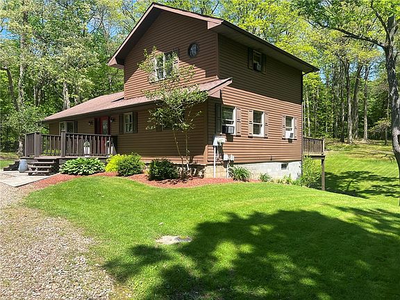 3rd image of 121 Pitts Rd