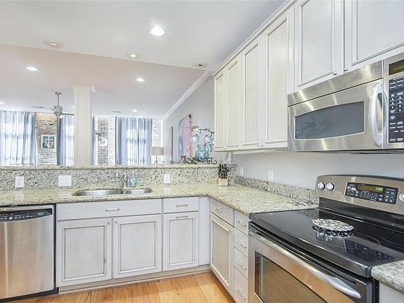 5th image of 2207 Post Office St APT 315