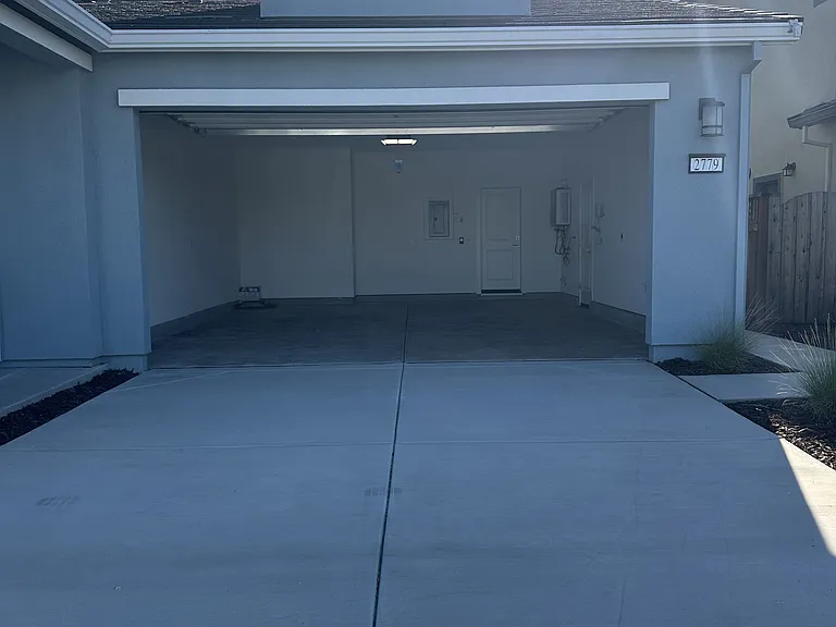 2779 Mulholland Dr — Photo 5