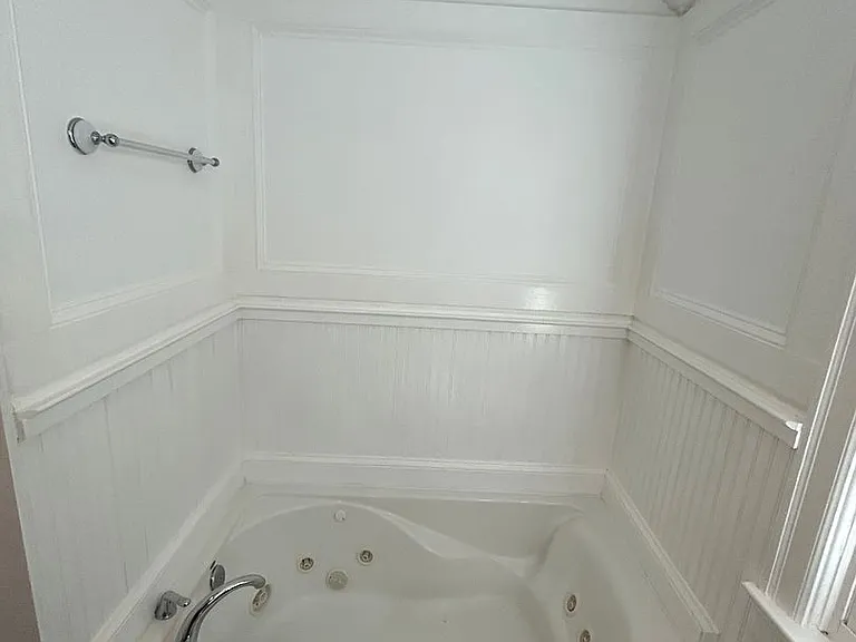 2461 Lyndhurst Ave — Photo 89