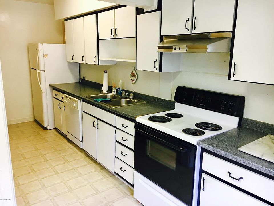 2nd image of 1444 Murray Dr