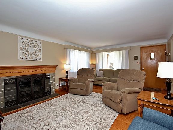 3rd image of 7817 Monterey Ave