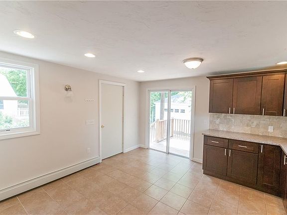 4th image of 219 Norwood Ave