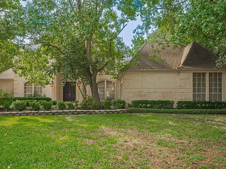 1123 Horseshoe Dr — Photo 2