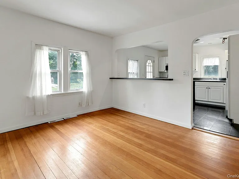 15 Schuyler Rd — Photo 8