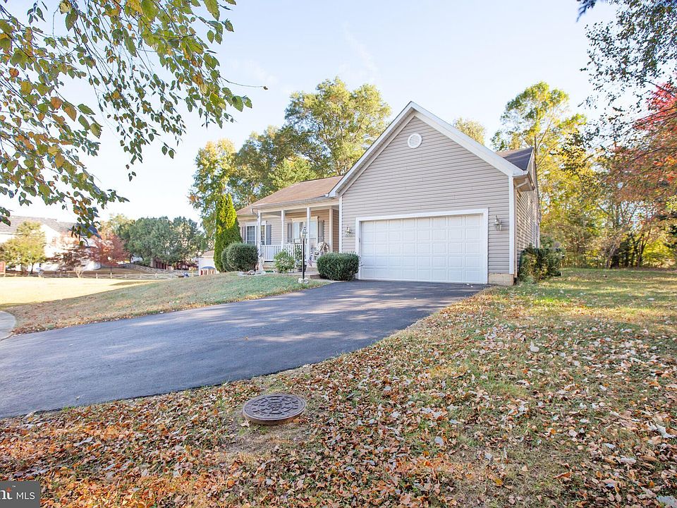 1st image of 165 Greenhill Ln