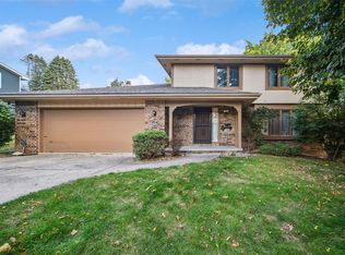 9929 Colby Ave, Clive, IA 50325