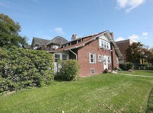 425 Winnetka Ave, Winnetka, IL 60093