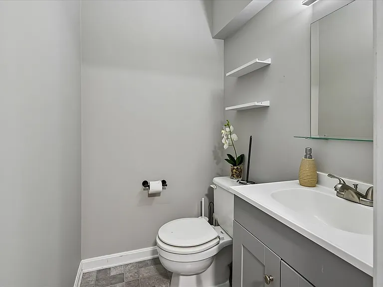 530 Mount Lubentia Ct E — Photo 11