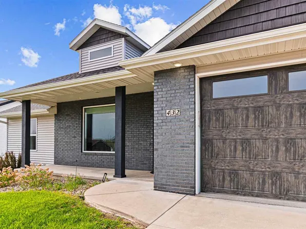 432 Rolling Hills Dr, Tiffin, IA 52340