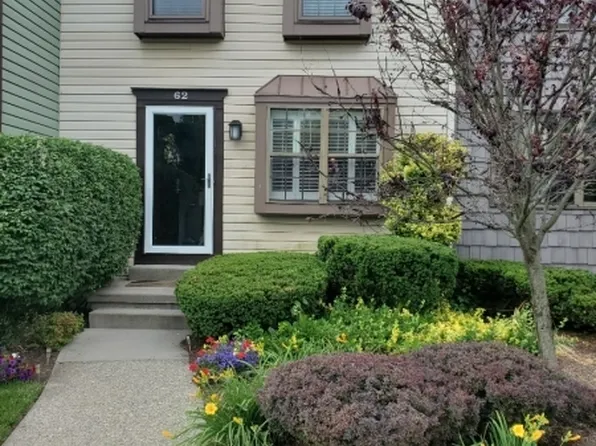 62 Duck Hawk Ct, Hackettstown, NJ 07840