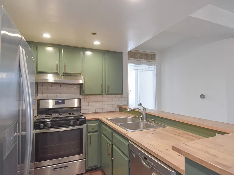 5143 Bakman Ave #206 — Photo 11